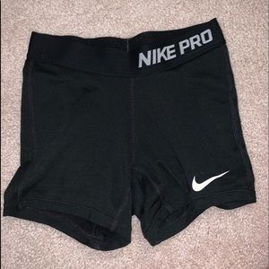 Women’s Nike Pros 3’’